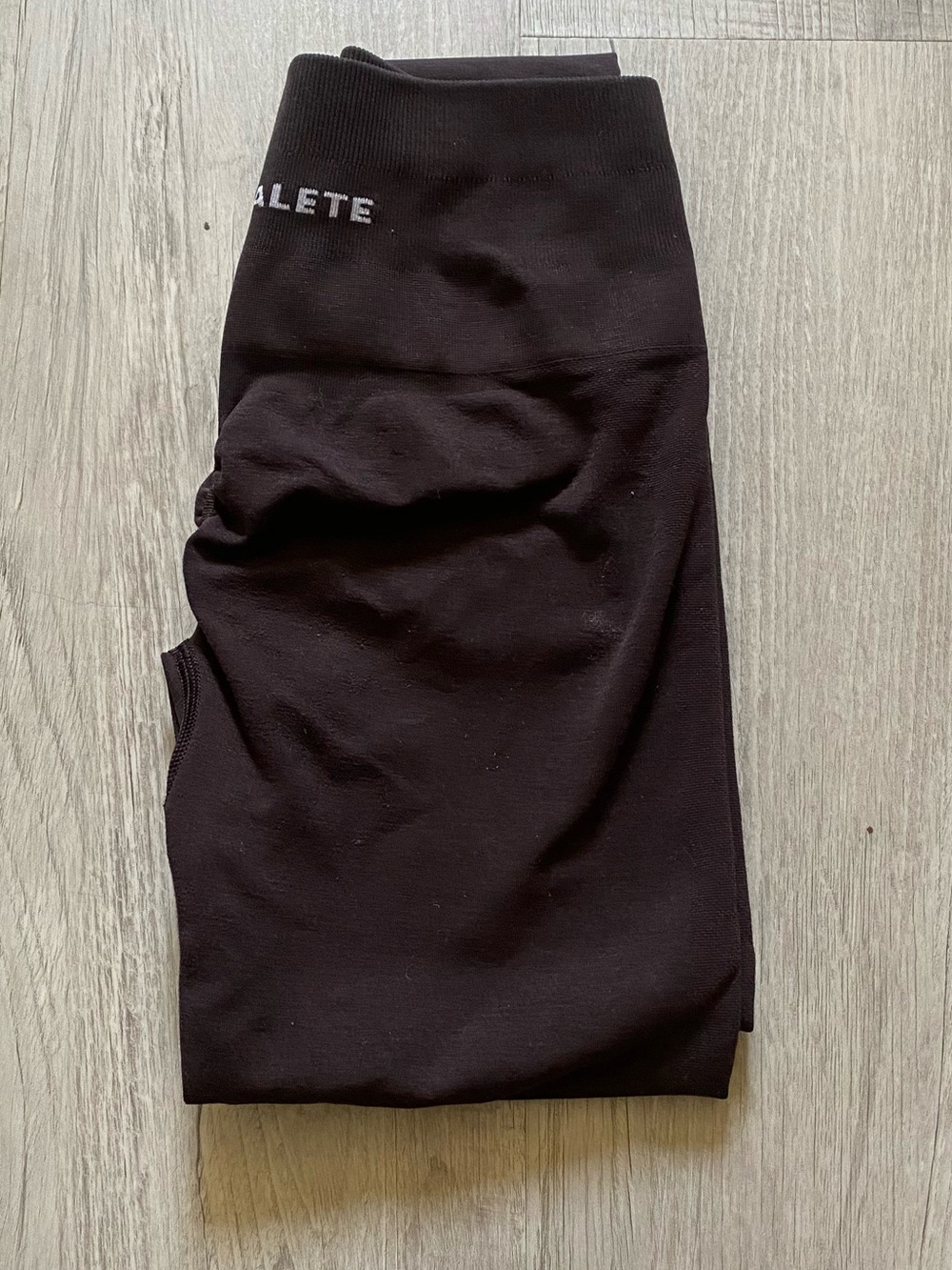 Alphalete Black High-Waist Leggings with Subtle Logo